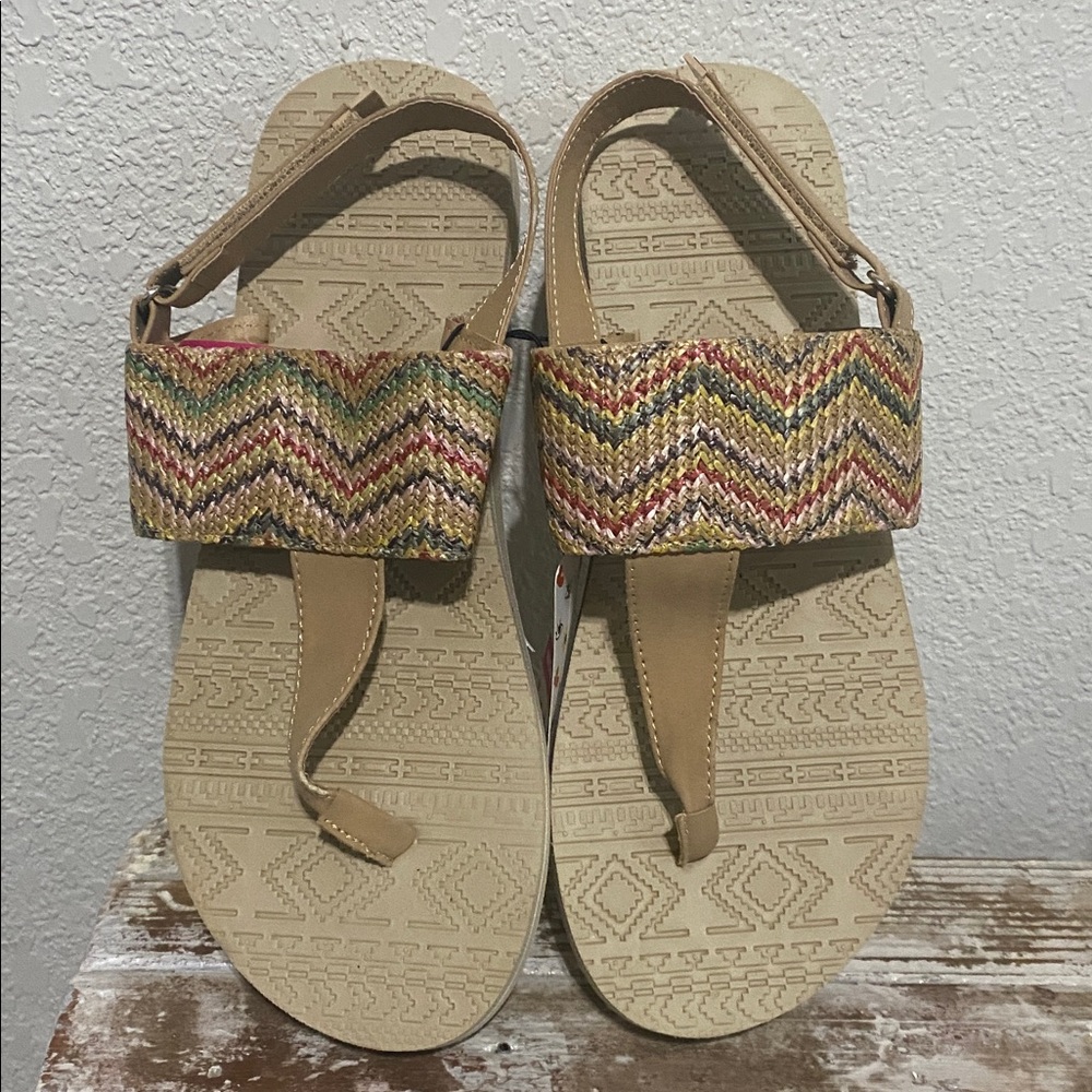 NWT LUKEES sandals sz 9. These are so cute…great for summer 🌞 🏖️